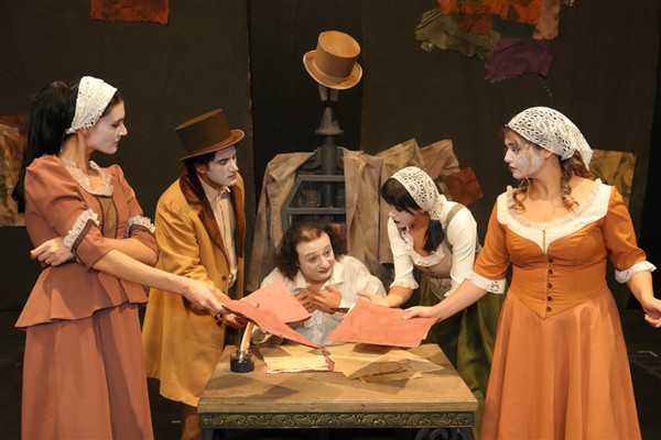 Alanya Belediye Tiyatrosu, Palto ile perdelerini açıyor