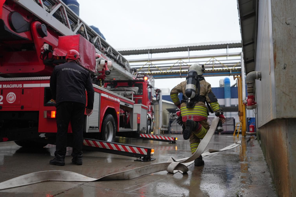 Düzce Belediyesi İtfaiyesi, yıl boyunca 700 yangına müdahale etti<