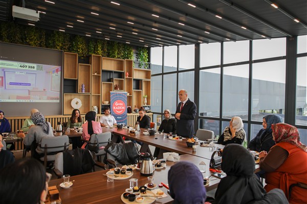 Başkan Özlü, üniversite öğrencileriyle buluştu<