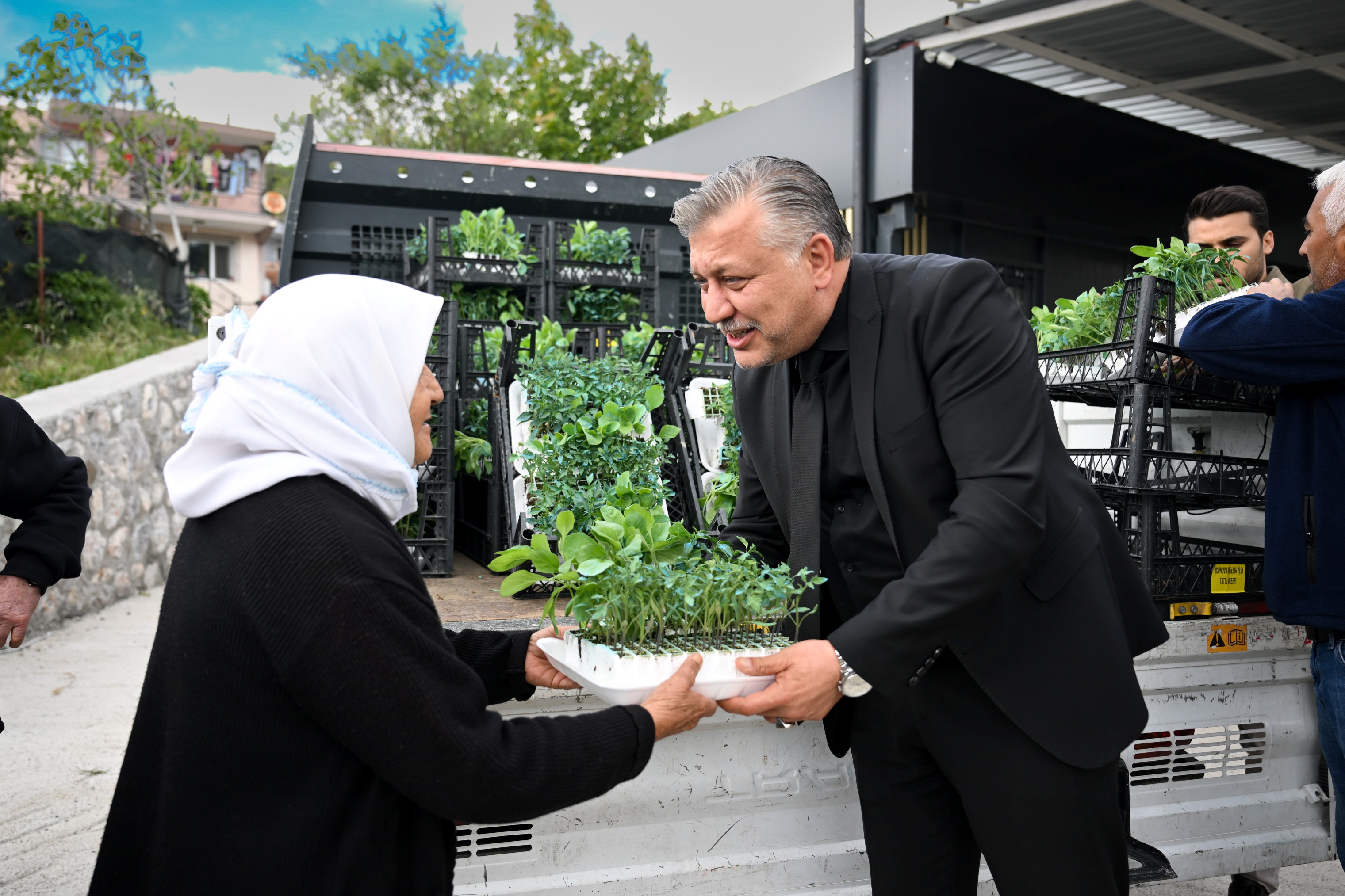Bornova’da kırsala yeşil destek<