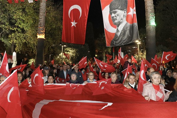 Mudanya’da Cumhuriyet’in 103. yılı yağmura rağmen coşkuyla kutlandı