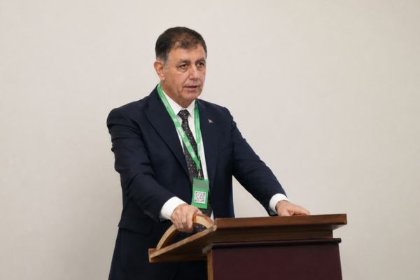Başkan Tugay Mahalle Bostanlarını ziyaret etti<