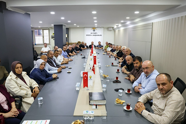 Düzce Belediye Başkanı Özlü, kentteki yatırım ve dönüşüm projelerini anlattı<