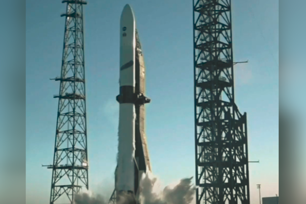 Blue Origin roketi, güçlendiriciyi ilk kez başarıyla indirdi<