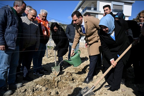 Bornova Misket Bağı’nda ilk fidanlar toprakla buluştu<