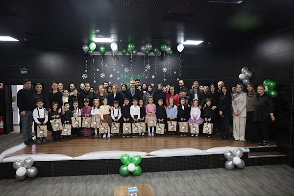 Çayırova’daki çocuk kulüplerinde karne dağıtımı yapıldı<