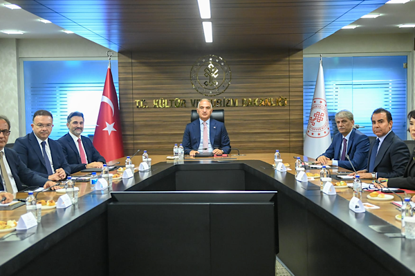 Bakan Ersoy, Hizmet İhracatçıları Birliği yönetimini kabul etti