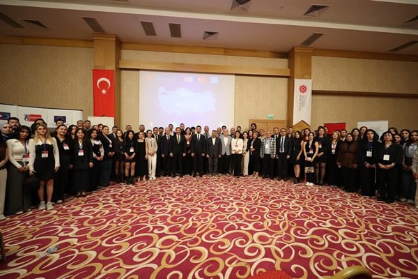 Masatlı: Dijital çağın getirdiği hız, bilgi kirliliğini de beraberinde getiriyor<