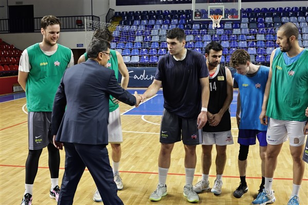 Başkan kahveci'den Erkek Basketbol Takımına ziyaret<