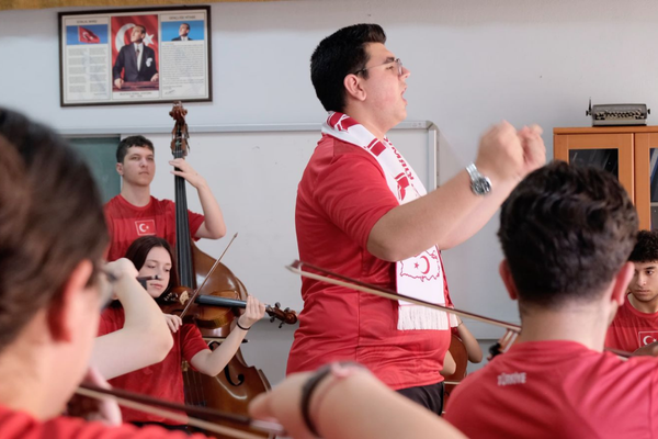 A Milli Takım Beste Yarışmasını Bizim Çocuklar kazandı<