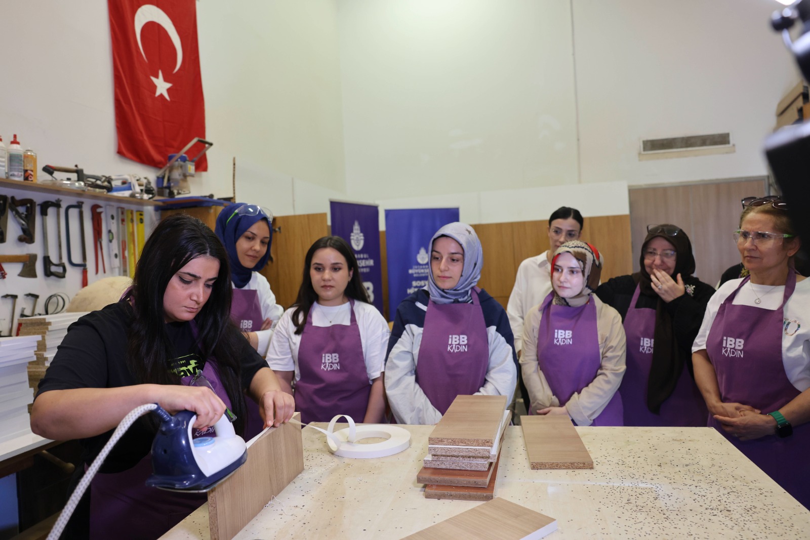 İBB'den kadınlara marangozluk eğitimi