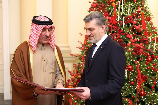 Gürcistan Cumhurbaşkanı, Katar Büyükelçisi'nin güven mektubunu kabul etti<