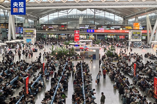 Çin'de Ejderha Kayığı Bayramı seyahatleri rekor kırdı: 657 milyon kişi yollarda<