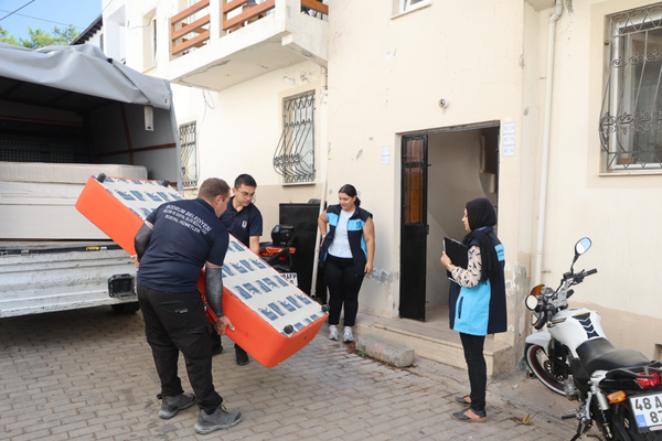 Atma Paylaş Projesi'yle Bodrum'da 87 haneye 265 parça eşya desteği<