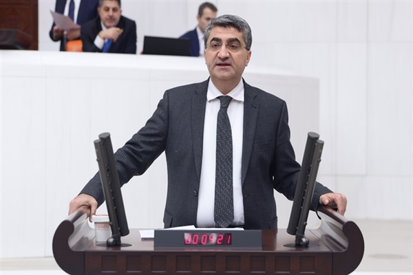 Ekmen: Bölgesel gerilimler ekonomik baskıyı artırıyor<