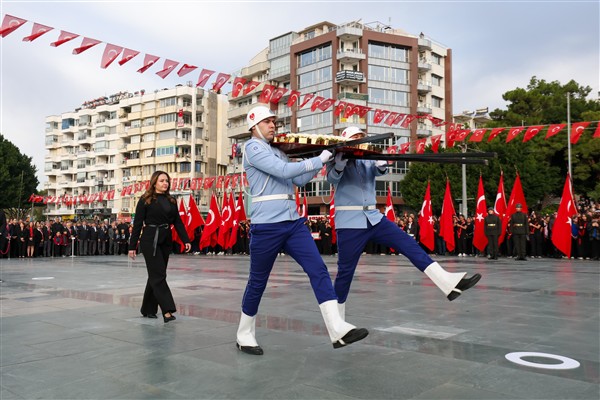 Büyük Önder Atatürk, Antalya’da törenlerle anıldı <
