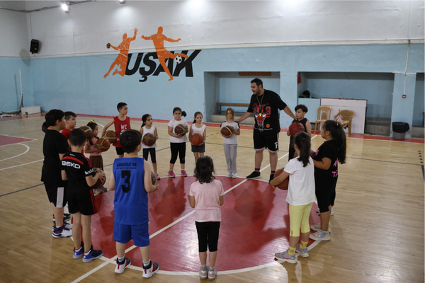 Uşak'ta yaz spor okulları devam ediyor<