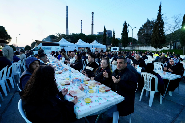 Büyükşehir’den Soma Termik Santrali işçileri için iftar verdi<