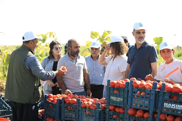 Eşbaşkan Dündar, tarım işçilerini ziyaret etti