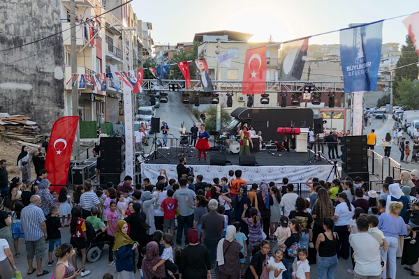 İzmir’de Mahalle Şenlikleri Karabağlar’da düzenlendi<