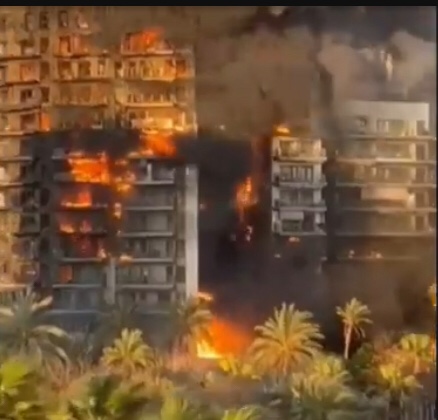 Valensiya'da bir binada çıkan yangında 4 kişi öldü  15 kişi kayıp