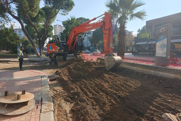 Aydın’ın 17 ilçesinde yol yapım ve bakım çalışmaları sürüyor