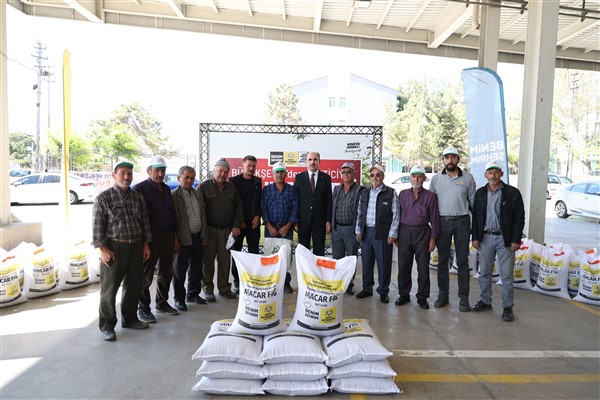 Büyükşehir'den çiftçiye 80 ton Macar Fiği desteği