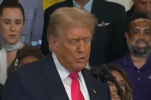 Trump, 2024'te Putin'in Ukrayna'ya saldırması halinde Moskova'yı bombalamakla tehdit etmiş