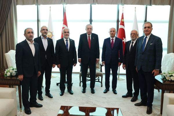 Cumhurbaşkanı Erdoğan, HÜDA PAR Genel Başkanı Yapıcıoğlu’nu kabul etti<