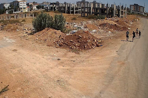 Kepez Belediyesi’nin foto kapanına sopayla saldırı görüntülendi<