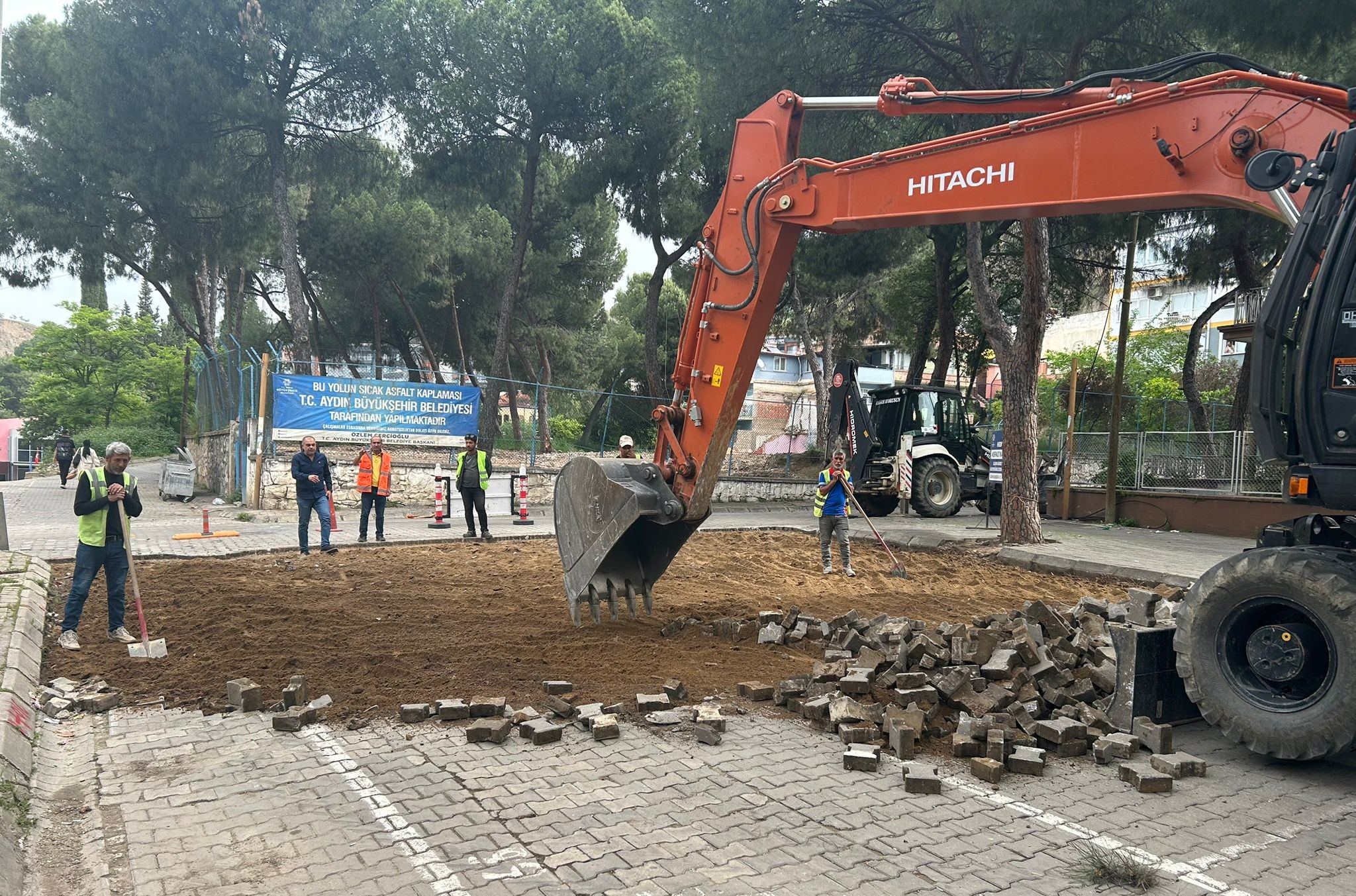 Aydın Büyükşehir Belediyesi altyapı çalışmalarını sürdürüyor<