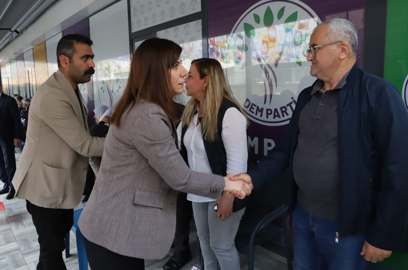 Eş Başkanlar Bucak ve Hatun, hayatını kaybeden Önder için taziyeleri kabul etti<