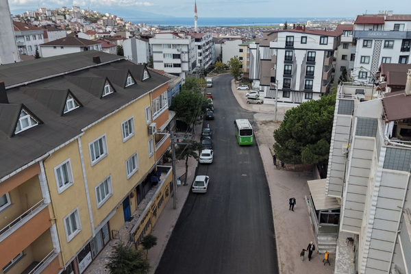 Çayırova’da Pir Sultan Abdal Caddesi’nin üstyapısı yenilendi<