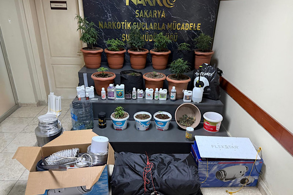 Sakarya’da düzenlenen uyuşturucu operasyonunda 2 kişi gözaltına alındı