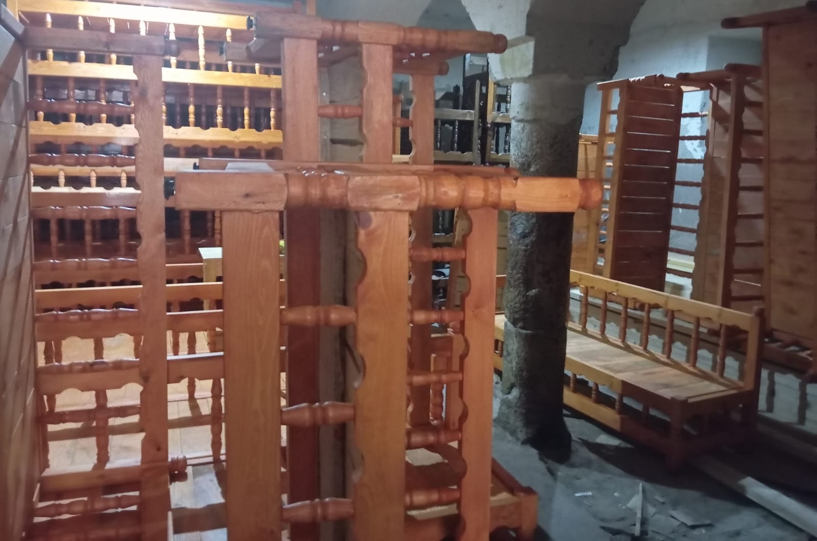 Diyarbakır’da atıl tahta ve suntalar sedir olarak yeniden hayat buluyor<