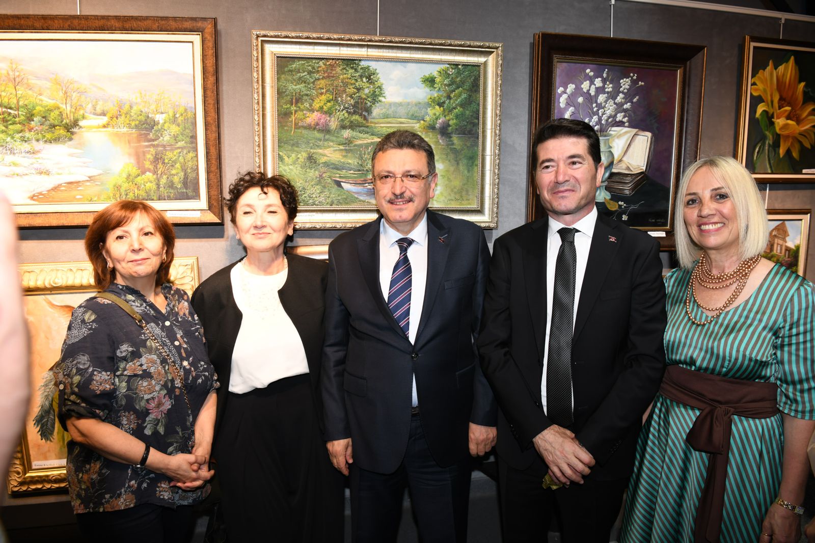 Başkan Genç, ressam Güner'in anısına düzenlenen “Tuvaldeki İzler” sergisine katıldı