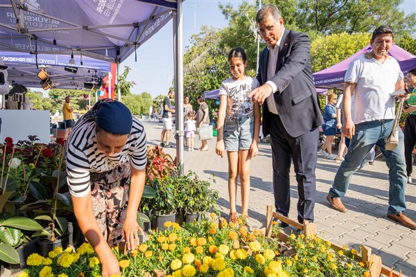 Başkan Tugay, İzmir Balkon ve Bahçe Bitkileri Festivali'ne katıldı 
