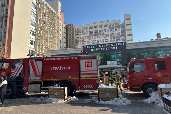 Diyarbakır'da polikliniklerde çıkan yangın itfaiyenin müdahalesiyle söndürüldü
