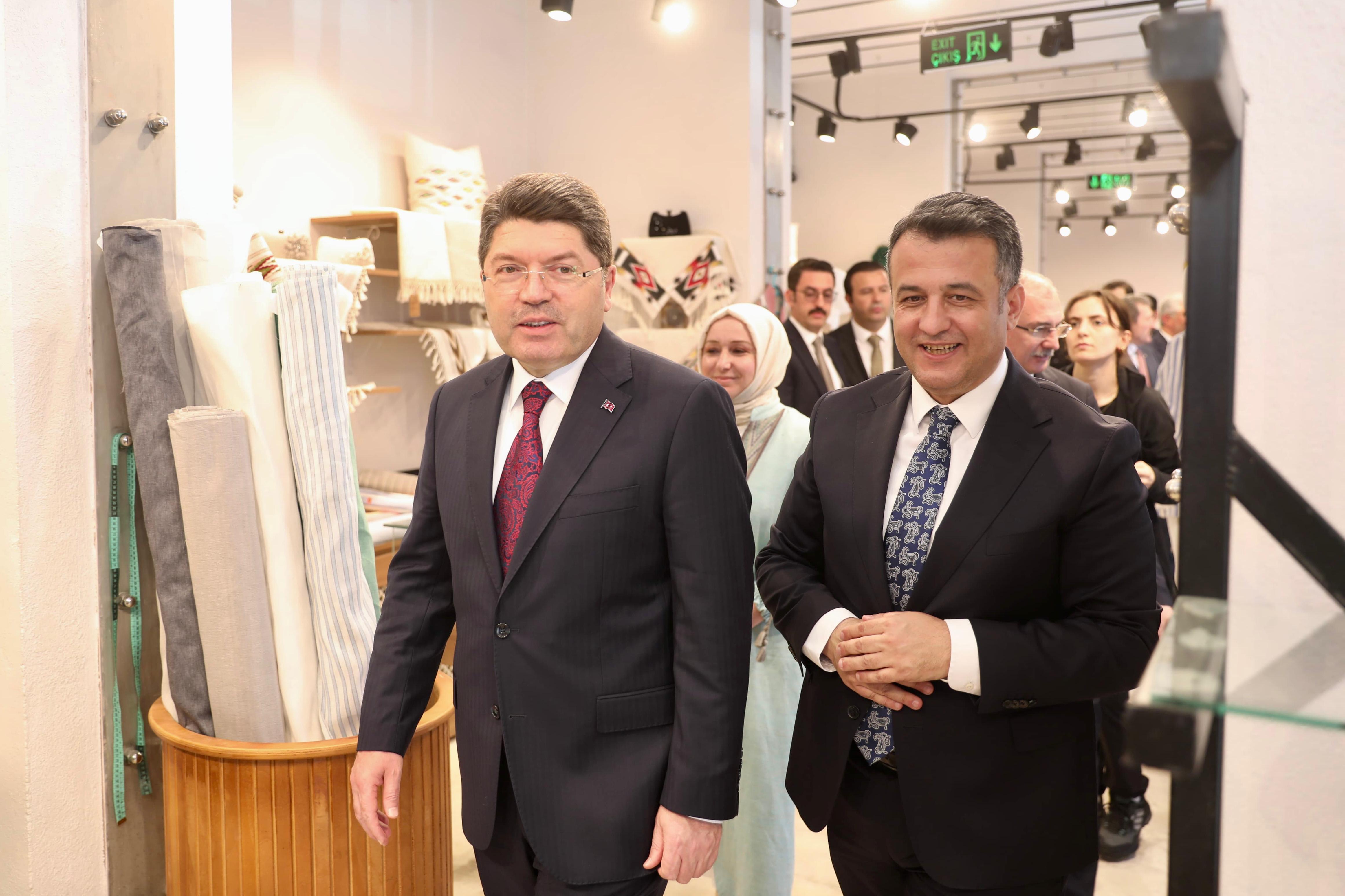 Bakan Tunç, Başkan Doğan'ı ziyaret etti 