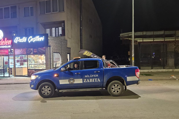 Nilüfer Belediyesi zabıta ekiplerinden kaldırım işgallerine karşı denetim<