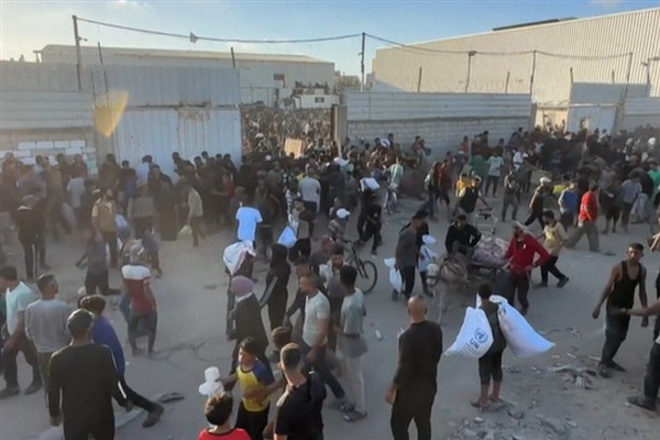 İsrail güçleri Gazze'de yiyecek arayan en az 60 Filistinliyi öldürdü