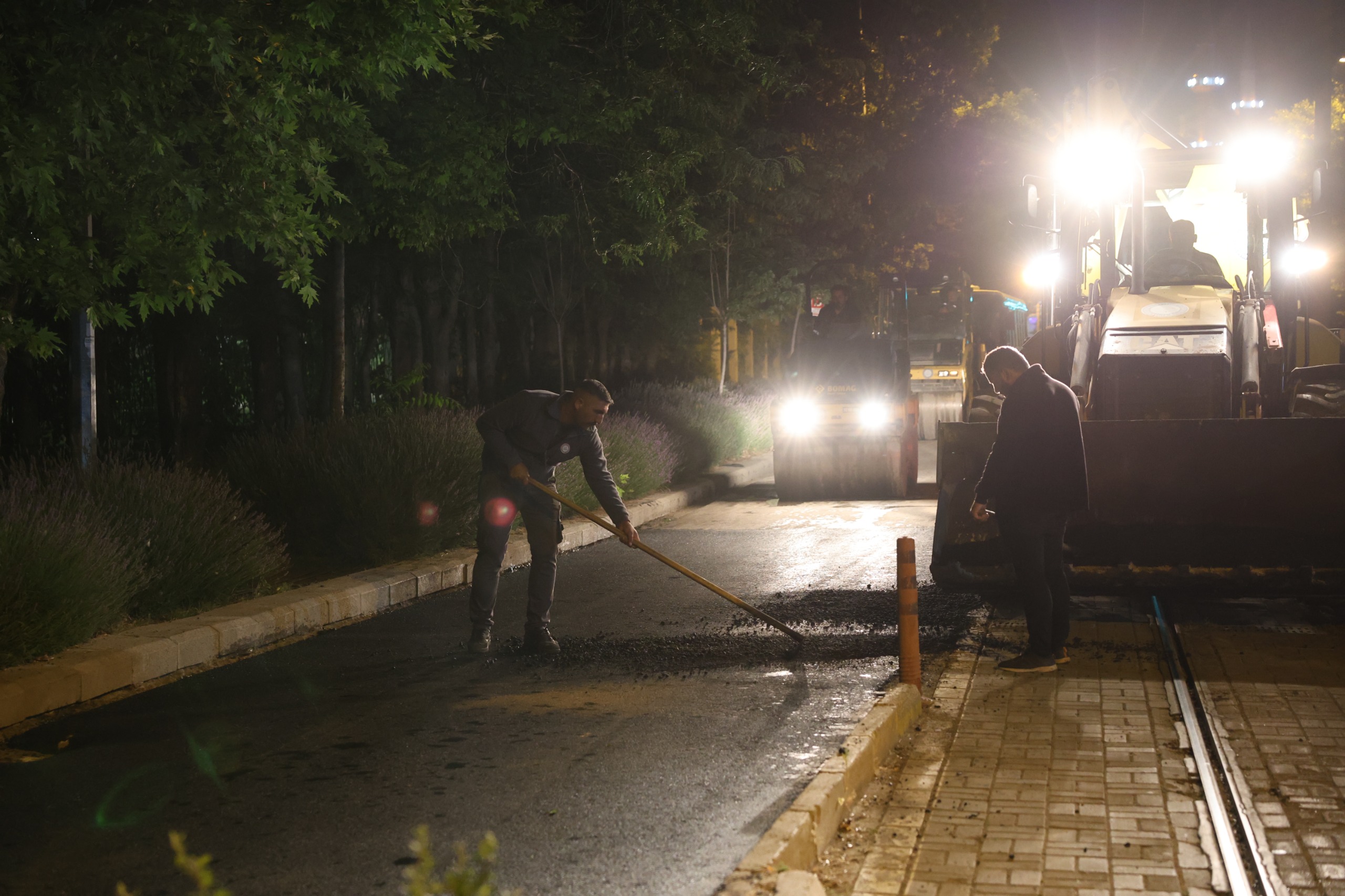 Öğretmenler Bulvarı’nda gece çalışması<