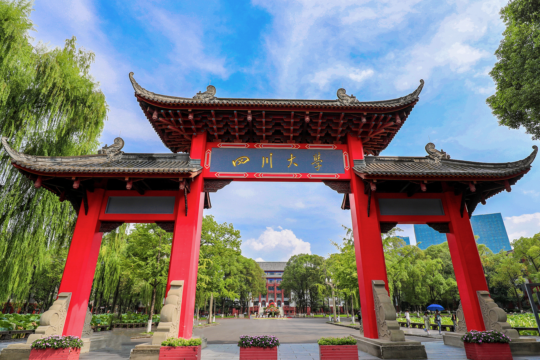 Xi: Sichuan Üniversitesi ulusal stratejilere hizmet etmede öncü rol üstlenmeli<