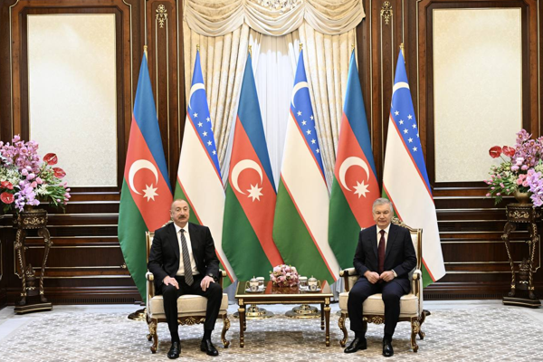 Aliyev, Özbekistan Cumhurbaşkanı Mirziyoyev ile görüştü 