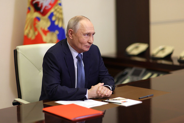 Rusya Devlet Başkanı Putin, Malezya Kralı İbrahim ile bir araya geldi<