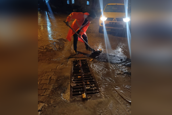 Edremit Belediyesi'nden yağışlara karşı çalışma