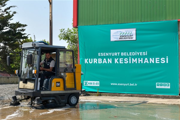 Esenyurt'ta kurban kesim alanlarında temizlik çalışması<
