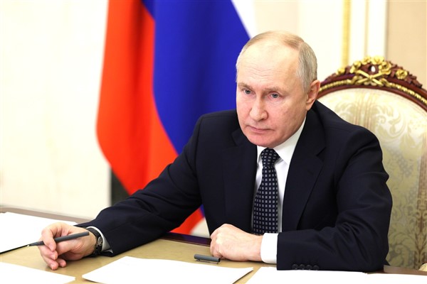 Putin, Kongolu mevkidaşı Nguesso’yu karşıladı<