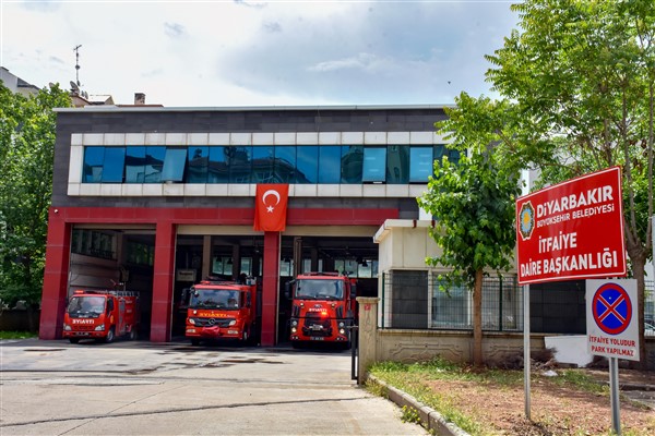 Diyarbakır İtfaiyesinden yangınlara karşı çalışma<