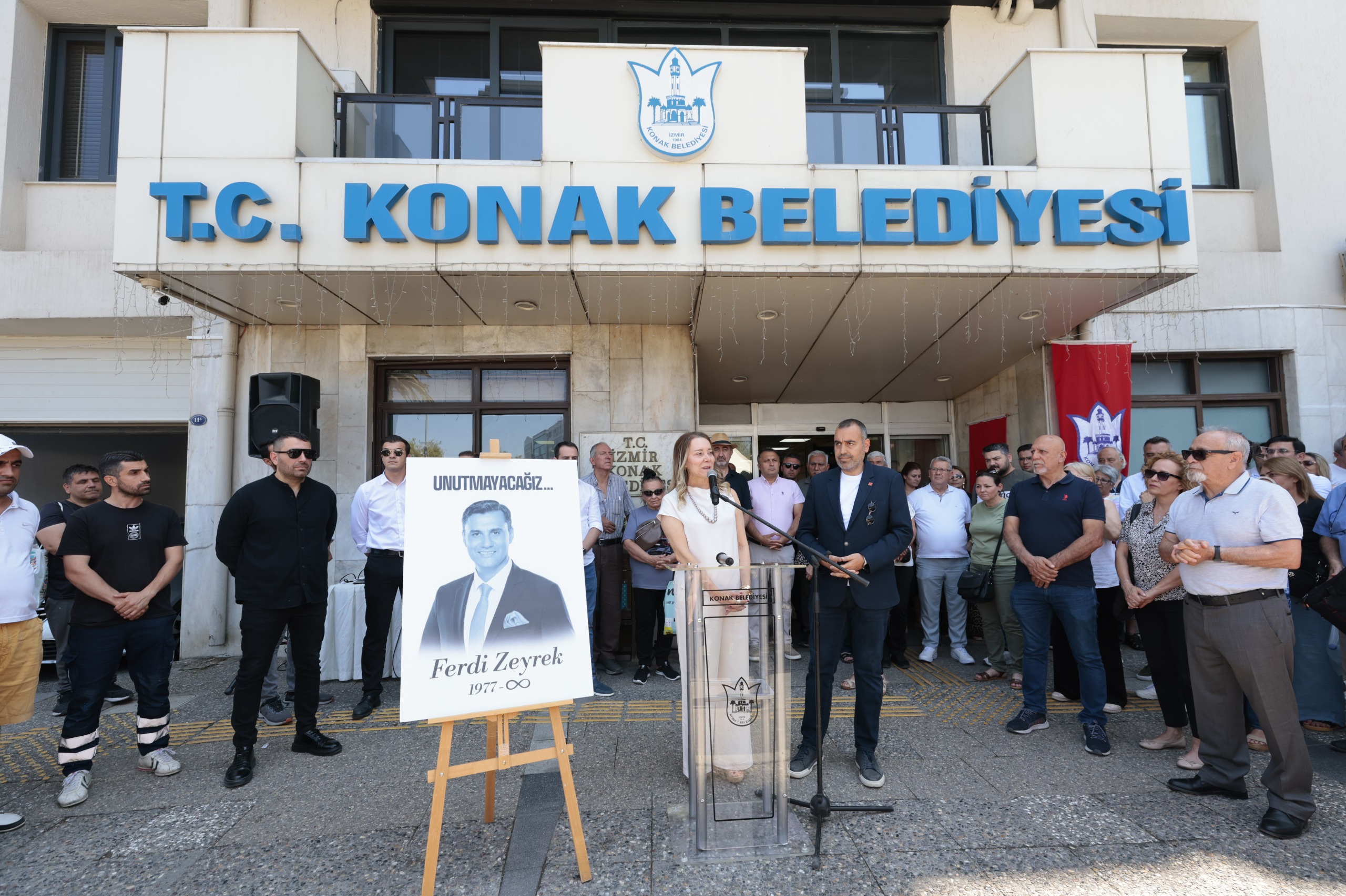 Konak’tan Ferdi Zeyrek anısına yemek ikramı<